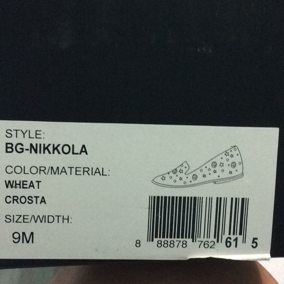 ⭐️BCBGeneration Flats⭐️ - Picture 9 of 9